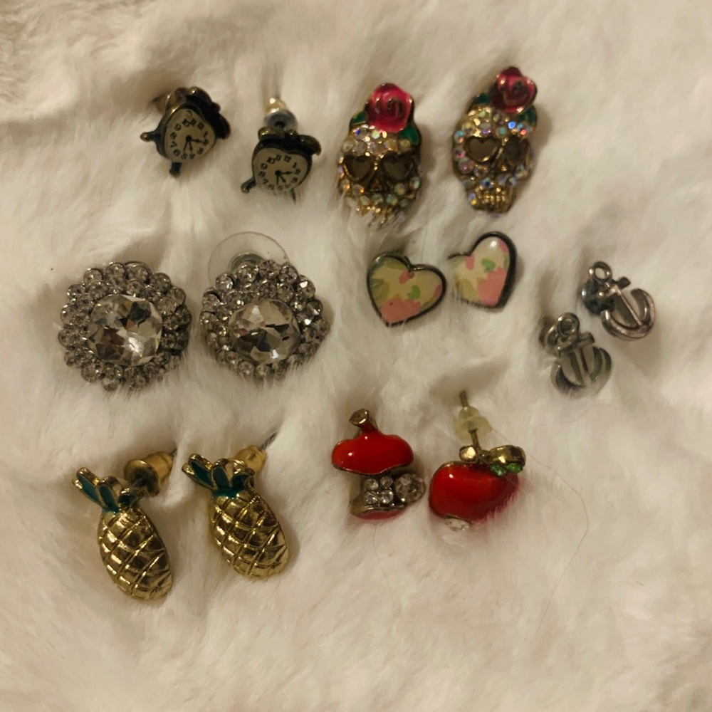 Bundle of fashion earrings